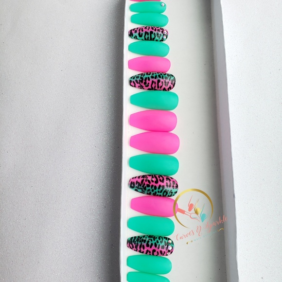 *Leona* - Reusable Press-on Nails - Picture 4 of 7